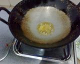 Foto langkah ke 3 dari resep Mie Goreng Soteja (Sosis Telur Jamur).