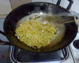 Foto langkah ke 6 dari resep Mie Goreng Soteja (Sosis Telur Jamur).