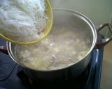 Foto langkah ke 4 dari resep Sup Bihun Kumplit.