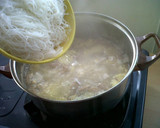 Foto langkah ke 4 dari resep Sup Bihun Kumplit.