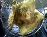 Foto langkah ke 5 dari resep Mendoan Daun Bawang.