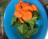 Foto langkah ke 3 dari resep Sayur sawi wortel dan tahu.