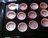 Foto langkah ke 3 dari resep OreoCheeseElmoRed-WhiteCupcakes.