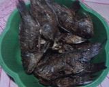 Foto langkah ke 1 dari resep Ikan Mujair Pedas Bumbu Kecap.