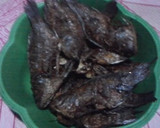 Foto langkah ke 1 dari resep Ikan Mujair Pedas Bumbu Kecap.