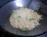 Foto langkah ke 2 dari resep Nasi Panggang Keju Brokoli.