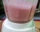 Foto langkah ke 2 dari resep Jus Strawberry 'Sule'.