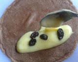 Foto langkah ke 3 dari resep Raisin Choco Crepes.
