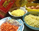 Foto langkah ke 1 dari resep Kroket Mi cap Ayam 2 Telor.