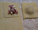 Foto langkah ke 4 dari resep Raviolli Feta cheese and Meat.