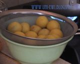 Foto langkah ke 6 dari resep Klepon Ubi Isi Cokelat.