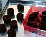 Foto langkah ke 6 dari resep Choco Berry Conecake.