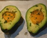 Foto langkah ke 3 dari resep Alpukat Panggang Isi Telur.