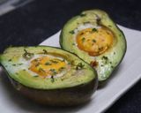 Foto langkah ke 4 dari resep Alpukat Panggang Isi Telur.