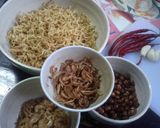Foto langkah ke 1 dari resep Balado Mie.