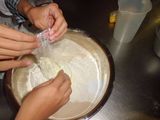 Roti manis selai berry