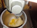 Roti manis selai berry