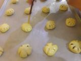 Roti manis selai berry