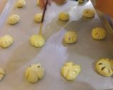 Foto langkah ke 7 dari resep Roti manis selai berry.