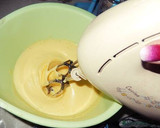 Foto langkah ke 4 dari resep Lovely Chocolate Lava Cake.