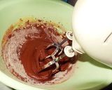 Foto langkah ke 5 dari resep Lovely Chocolate Lava Cake.