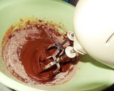 Foto langkah ke 5 dari resep Lovely Chocolate Lava Cake.