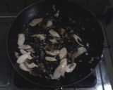 Foto langkah ke 2 dari resep Tumis Sosis Jamur Kuping.