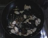Foto langkah ke 3 dari resep Tumis Sosis Jamur Kuping.