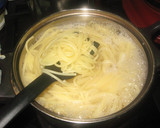 Foto langkah ke 3 dari resep spaghetti aglio olio tuna.