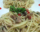 Foto langkah ke 7 dari resep spaghetti aglio olio tuna.