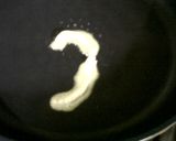 Foto langkah ke 4 dari resep OMLET ROLL.