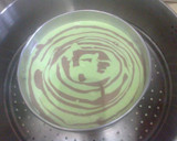 Foto langkah ke 5 dari resep Pandan Zebra Cake.