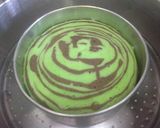 Foto langkah ke 7 dari resep Pandan Zebra Cake.