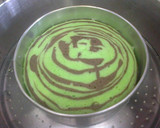 Foto langkah ke 7 dari resep Pandan Zebra Cake.
