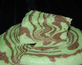 Foto langkah ke 8 dari resep Pandan Zebra Cake.