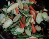 Foto langkah ke 5 dari resep capcay jamur kuping.