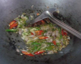 Foto langkah ke 2 dari resep Tumis Bunga Pepaya.
