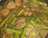 Foto langkah ke 5 dari resep Sup Asparagus Bola-Bola Daging.