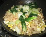Foto langkah ke 7 dari resep Homemade Pad Thai.
