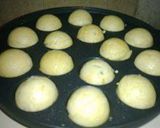 Foto langkah ke 3 dari resep CRAB STICK and CHEESE TAKOYAKI.