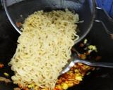 Foto langkah ke 5 dari resep MIE GORENG NAMPOL.