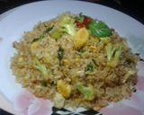 Foto langkah ke 4 dari resep Nasgor Sayuran harum kemangi.