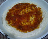 Foto langkah ke 2 dari resep sausage and smoked beef stuffed crust pizza.