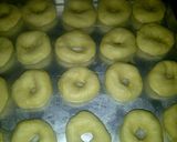 Foto langkah ke 2 dari resep Donat pinky strawberry.