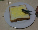 Foto langkah ke 3 dari resep Roti Bakar Coklat Keju.