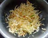 Foto langkah ke 2 dari resep tumis kol telur kocok.
