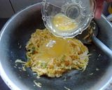 Foto langkah ke 3 dari resep tumis kol telur kocok.