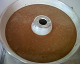 Foto langkah ke 7 dari resep Kue Sarang Semut (Caramel cake).