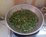 Foto langkah ke 3 dari resep tumis kacang panjang saus tiram.