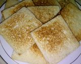 Foto langkah ke 1 dari resep ROTI PANGGANG SELAI MADU.
